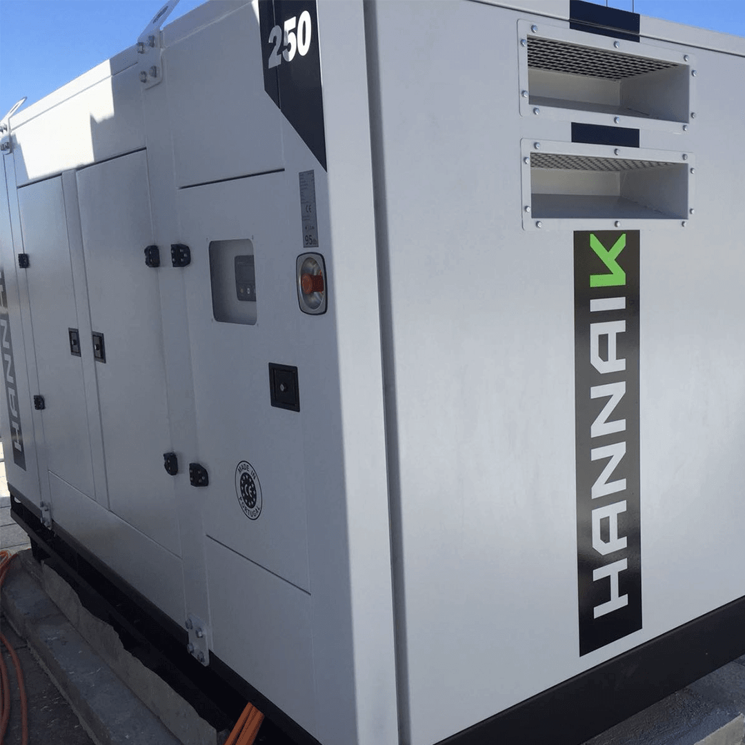 HANNAIK was the entity chosen, for its immediate and effective response, to supply the Vip Inn Berna Hotel in Lisbon, with a soundproofed 250kVA power generator, equipped with a French Baudoin engine and a WEG alternator.